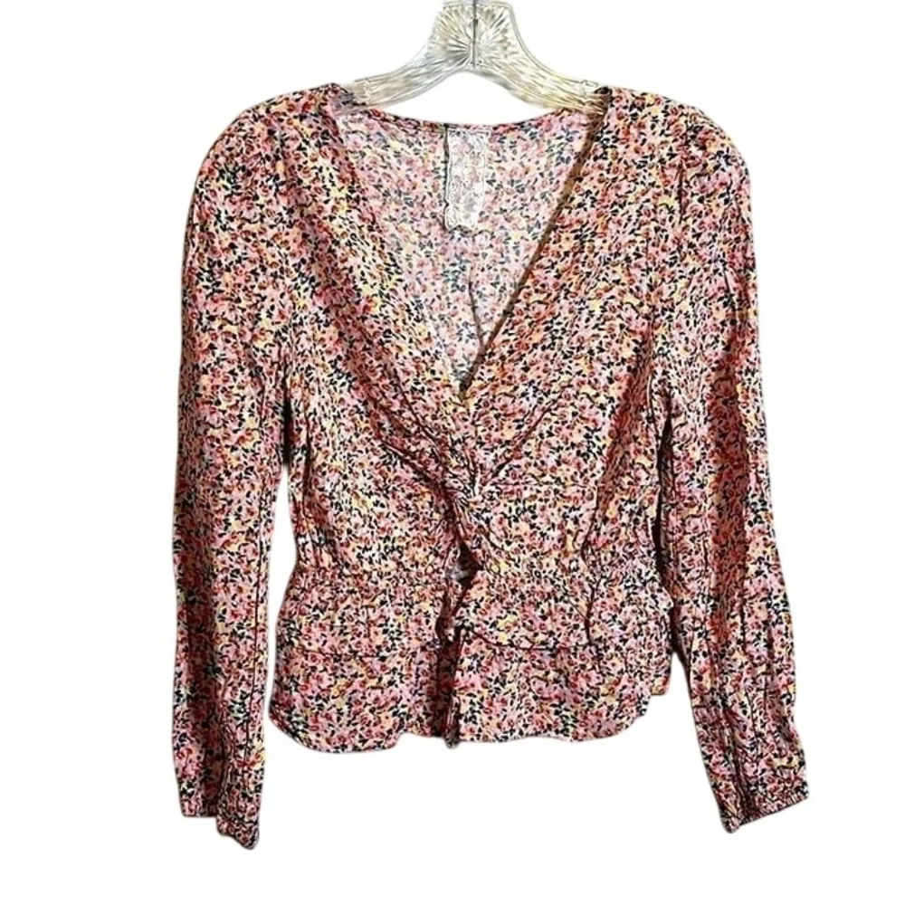 Sadie & Sage Peplum Top Womens Medium Pink Floral Twist Front Prairie Dainty